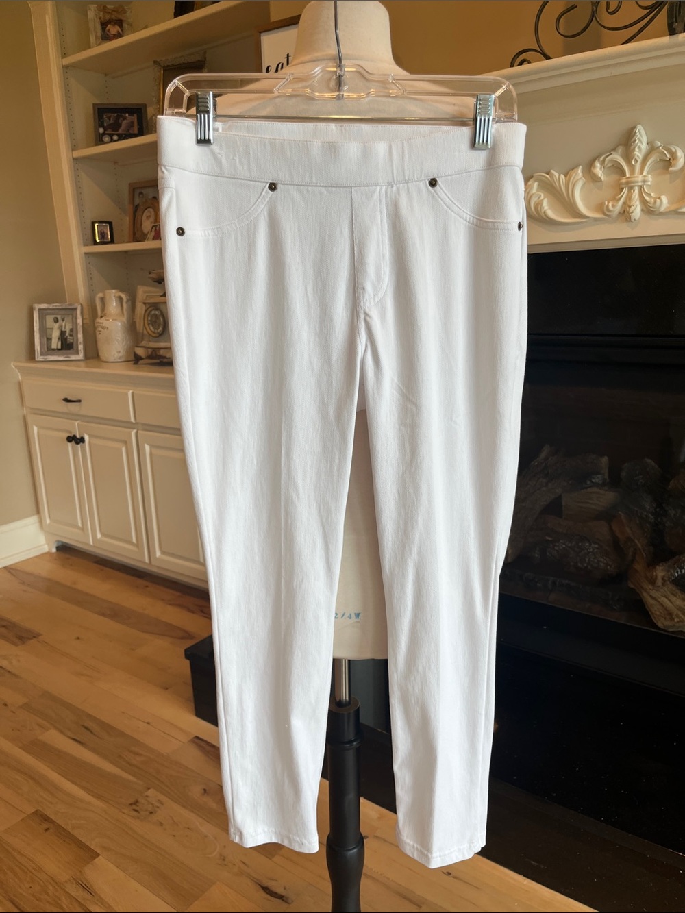 Women's White Stretch Pull on Skinny Pants
